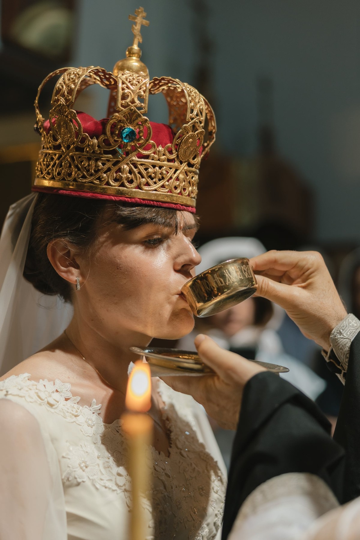 The bride receives the common cup