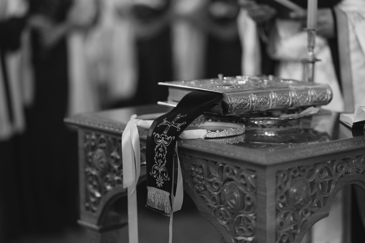 A silver tray prepared for the blessing of the rings